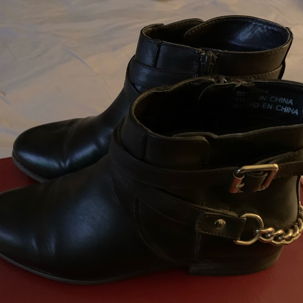 Stylish dark brown women’s booties-size 9